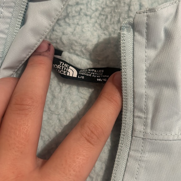 Light blue north face jacket barely used in great condition - Picture 2 of 4